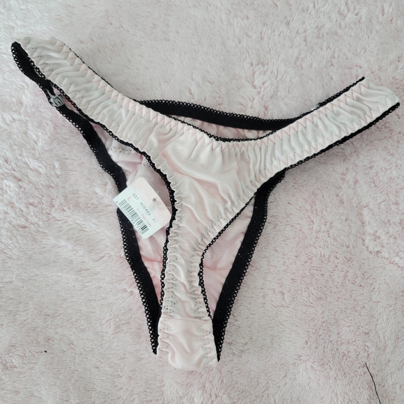 4 for $20 ruffled lace thong - Picture 3 of 4